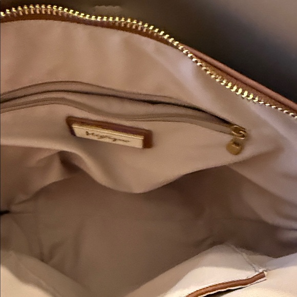 Elegant Brown Leather Tote Bag - Picture 6 of 8